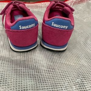 Saucony Baby Jazz pink suede leather sneakers girls size 6M